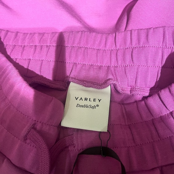 NWT Varley Atrium 4.5” high rise shorts. Size small. Color: striking purple - Picture 5 of 6